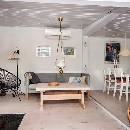 Lxi Holiday home Knebel